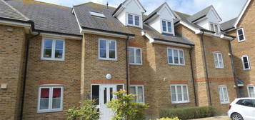 Flat to rent in Wherry Close, Margate CT9