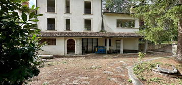 Villa unifamiliare via Colle Cavallari, 5, Pizzoli