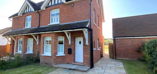 3 bedroom semi-detached house to rent