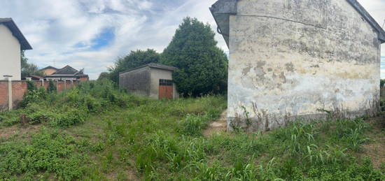 Casa di paese in vendita in via Luigi Montemartini, 6