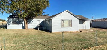 618 N Van Buren Ave, Elk City, OK 73644