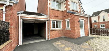 3 bedroom link detached house