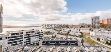 Apartamento T2 vista rio, em prédio com elevador, Porto