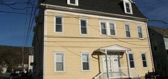 631 Pen Argyl St Unit 3, Pen Argyl, PA 18072