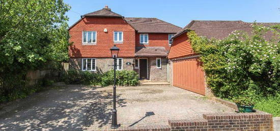 5 bedroom detached house