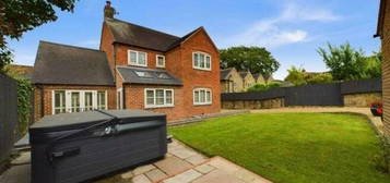 4 bedroom detached house