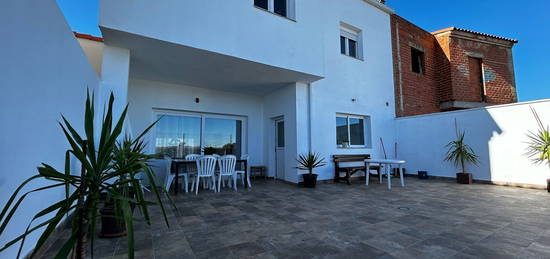 Chalet pareado en venta en calle General Mola