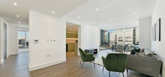 Flat to rent in Perilla House, Goodman's Fields, Aldgate E1