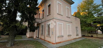 VILLA SINGOLA A SUZZARA