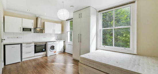 Studio to rent in Bamborough Gardens, Shepherds Bush, London W12