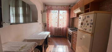 Apartament  3 camere Palat , 63 metri, etaj 4 Cod:156180