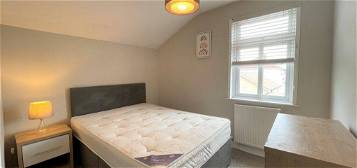 Room to rent in Rm 1, Lincoln Road, Walton, Peterborough PE4