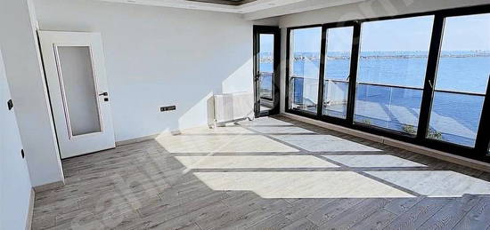 FATİH MAHALLESİ GÖL VE DENİZ MANZARALI SIFIR SİTEDE 3+1 130M2