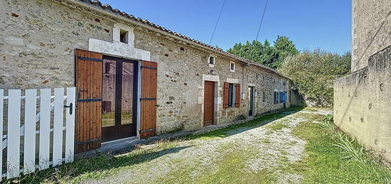 Maison de plain pied, 2 chambres et dépendances.