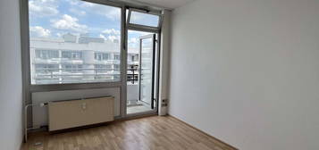 Sanierte 1-Raum-Wohnung mit Balkon und Küche in Köln