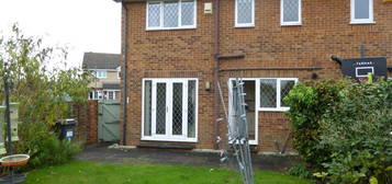 3 bed semi-detached house to rent