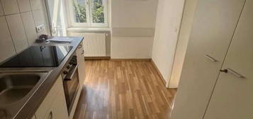 Altbauflair trifft modern: Hinreißende Zweizimmerwohnung in der Lazarettgasse, zu vermieten