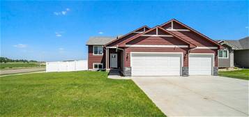 1193 Cyber Ct, Madison, SD 57042
