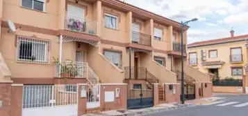 Casa adosada en calle del Alhel&#xED;