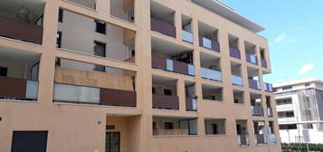 T3 avec terrasse et parking à AIX EN PROVENCE