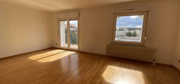 Appartement  à louer, 4 pièces, 3 chambres, 111 m²