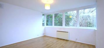 Flat to rent in Beckenham Grove, Shortlands, Bromley BR2