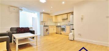 Flat to rent in Murray Street, London NW1