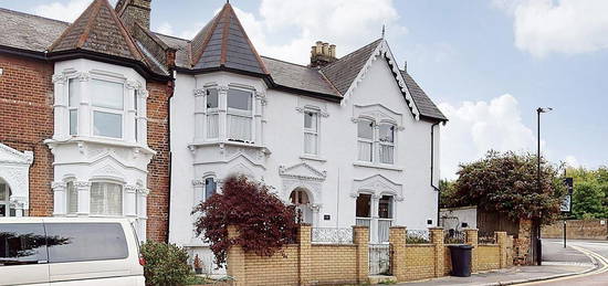 Flat to rent in Oakfield Road, London N4