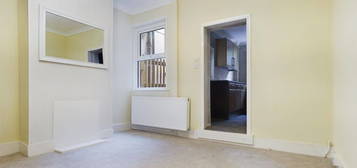 2 bed terraced house to rent