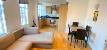 Flat to rent in South Lambeth Road, London SW8