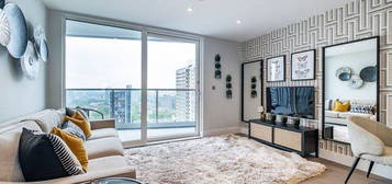 Flat for sale in Yelverton Road, London SW11