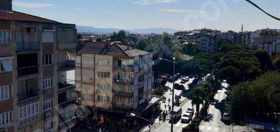 ORDU CADDESİNDE İÇİ YENİLENMİŞ DAİRE