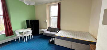 1 bedroom ground floor flat