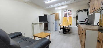 Location studio Toutes charges comprises