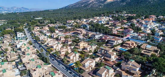 Chalet en avenida Estocolmo en Rincón de Loix, Benidorm