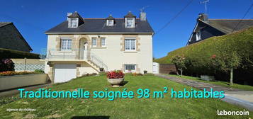 Maison traditionnelle 4 chambres sur sous-sol total et jardin clos