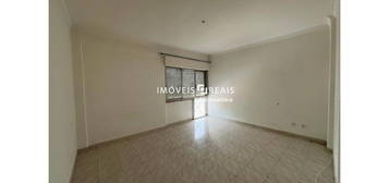 Apartamento T2 em Agualva