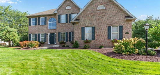 6709 Sauterne Dr, Macungie, PA 18062