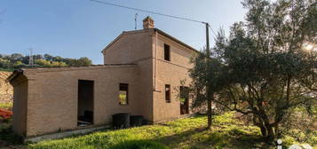 Casa indipendente in vendita in strada Santa Lucia, 688