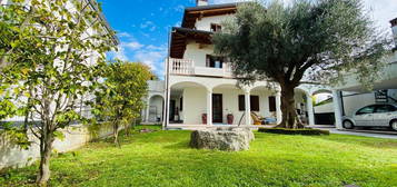 Villa in affitto in  Via Fonda, 21