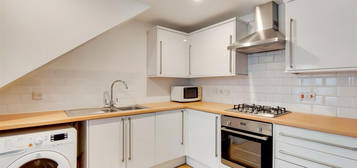 Flat to rent in Bothwell Street, London W6