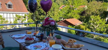 2-Raum-DG-Whg. direkt am Kurpark mit gr. Balkon und Einbauküche in Bad Soden am Taunus