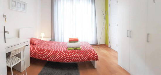 724621 - Quarto com cama de solteiro em...