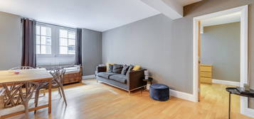 Flat to rent in Tamarind Court, 18 Gainsford Street SE1