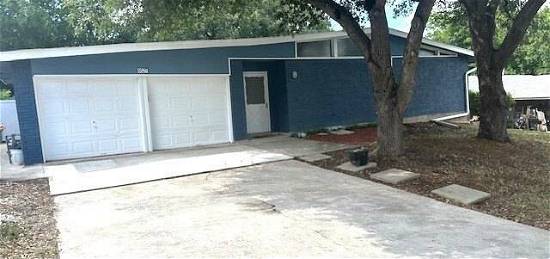 8825 Secluded Dr, Converse, TX 78109