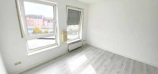 Frisch renoviertes 1 Zimmer Apartment 5.OG, 23qm in Ludwigshafen zu vermieten