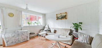 3 bedroom flat for sale