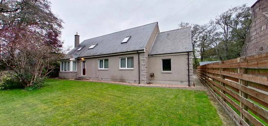 5 bedroom detached house