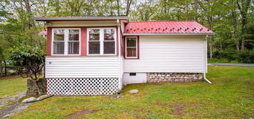 61 Greenwood Rd N, Wurtsboro, NY 12790