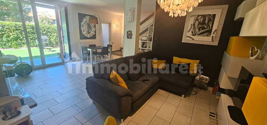 Villa a schiera via 4 Novembre 22, Centro, Lomagna